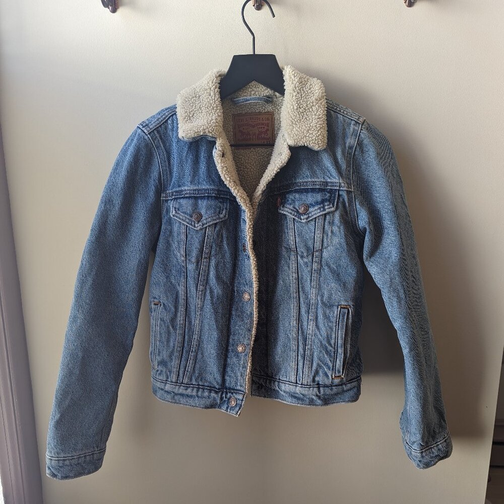 Levi's Sherpa Trucker Jacket - size XS, medium wash denim